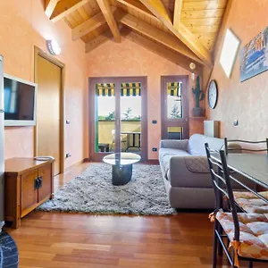 Apartment Lovely Orange House, Viggiù
